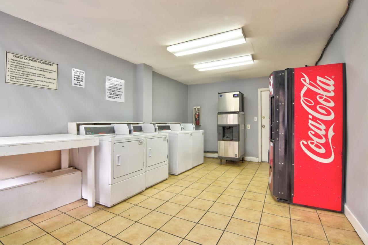 Econo Lodge Inn & Suites I-64 & Us 13 Βιρτζίνια Μπιτς Εξωτερικό φωτογραφία