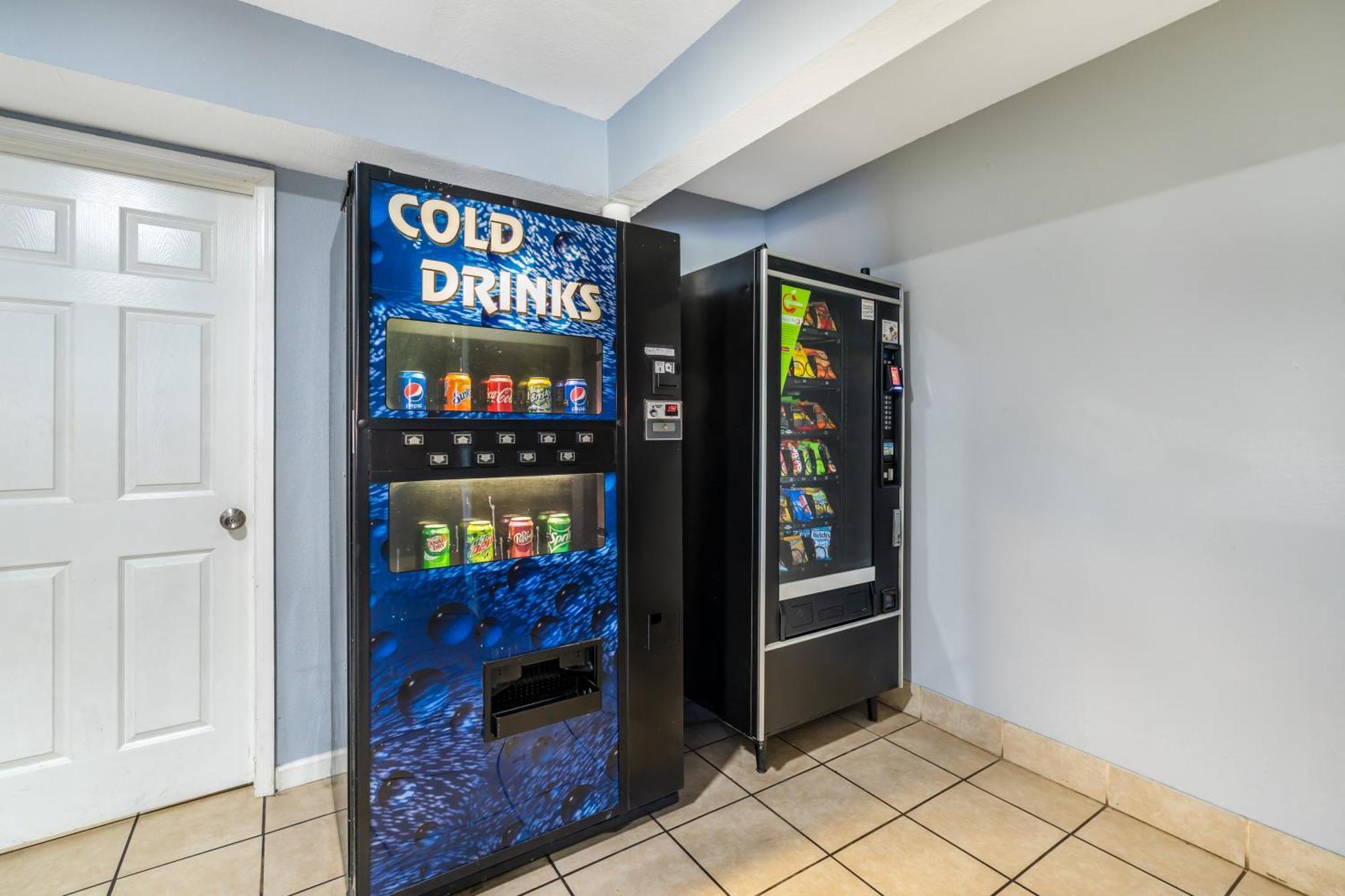 Econo Lodge Inn & Suites I-64 & Us 13 Βιρτζίνια Μπιτς Εξωτερικό φωτογραφία