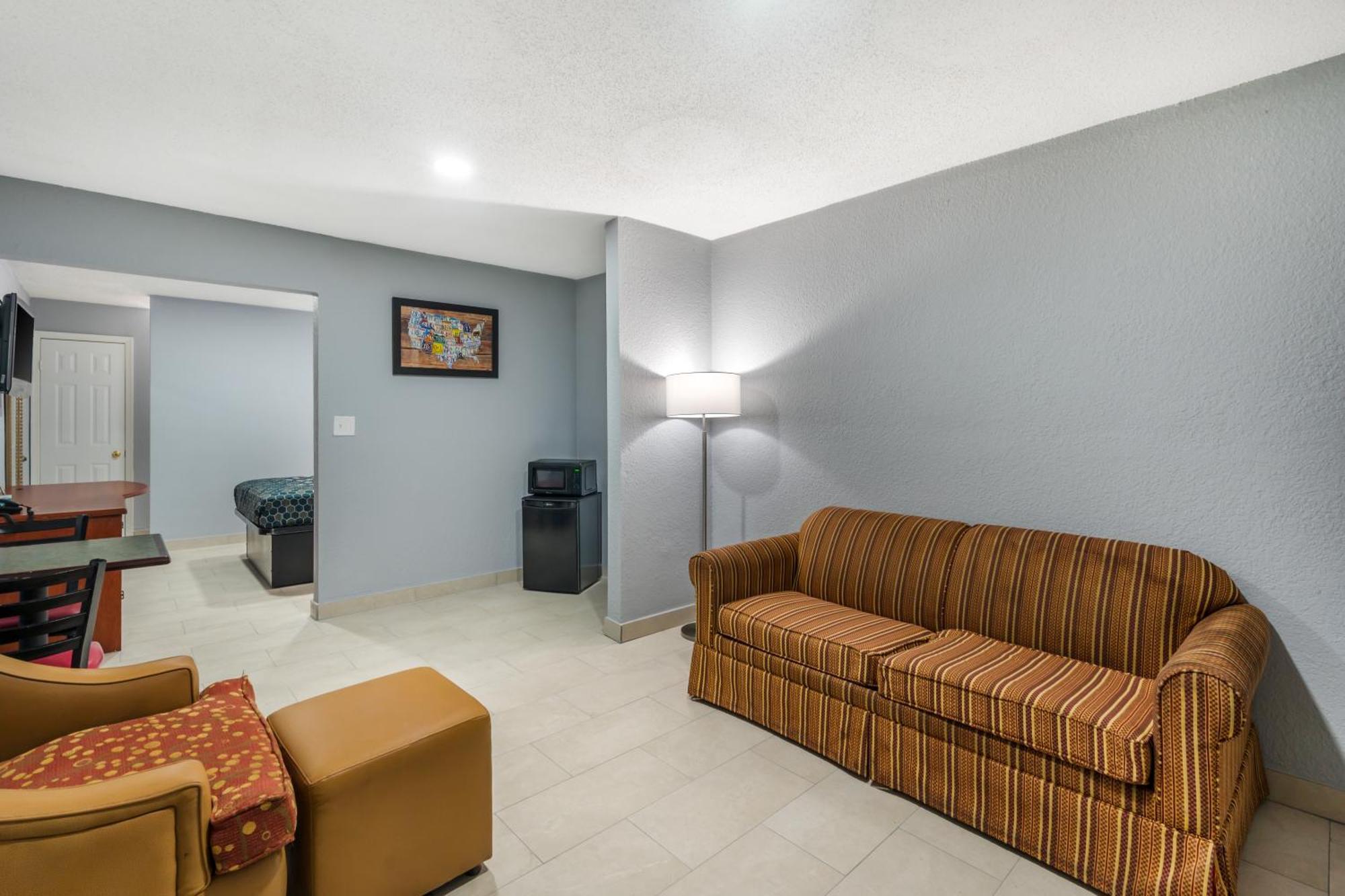 Econo Lodge Inn & Suites I-64 & Us 13 Βιρτζίνια Μπιτς Εξωτερικό φωτογραφία