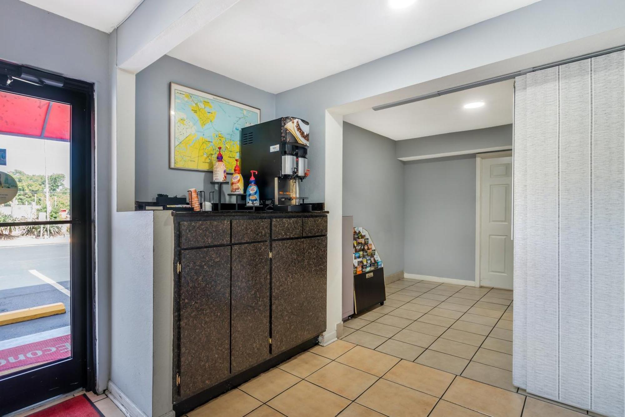 Econo Lodge Inn & Suites I-64 & Us 13 Βιρτζίνια Μπιτς Εξωτερικό φωτογραφία