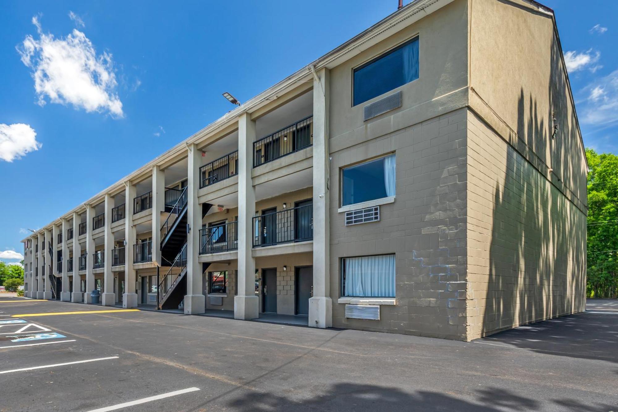 Econo Lodge Inn & Suites I-64 & Us 13 Βιρτζίνια Μπιτς Εξωτερικό φωτογραφία